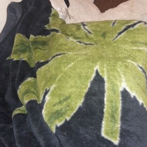 Weed blanket